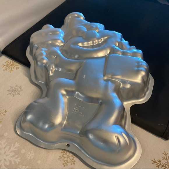 Wilton Elmo Cake Pan - Picture 3 of 4